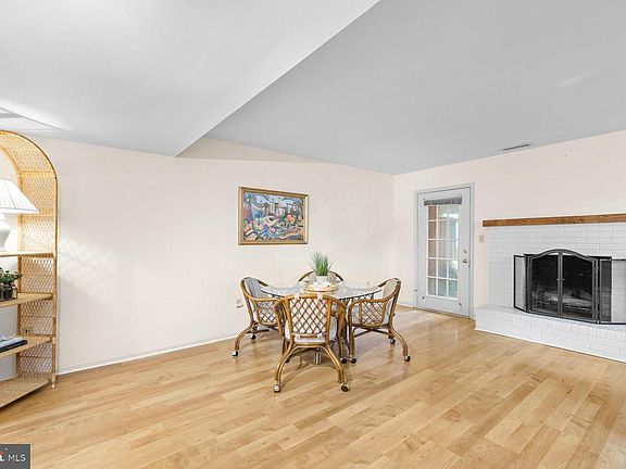 5th image of 79 Sussex St #1