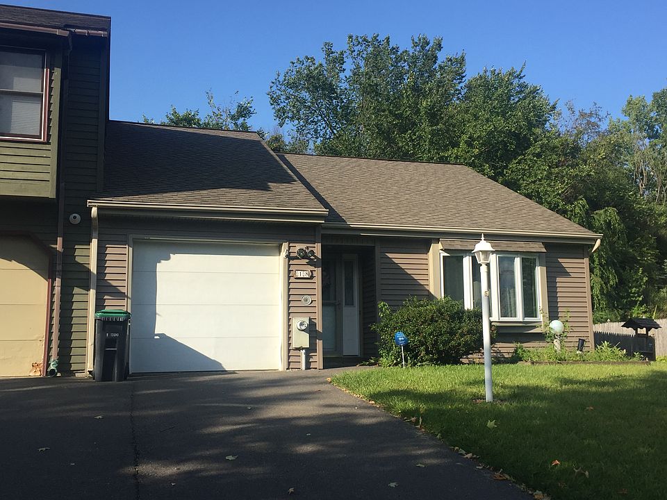 1st image of 18 Lexington Dr