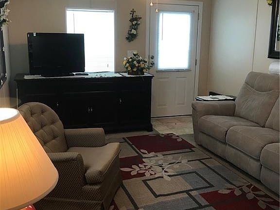 5th image of 49 Oyster Bay Ln