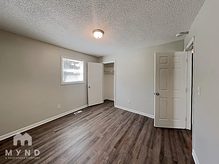 5924 Sutton Dr — Photo 13
