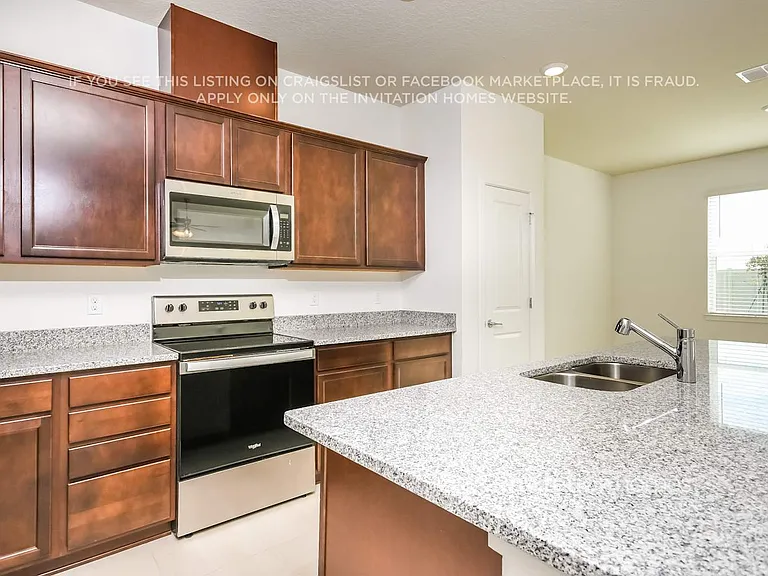 2121 Calm Night St — Photo 9