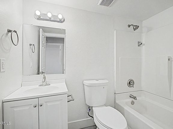 2nd image of 4017 W READE Avenue