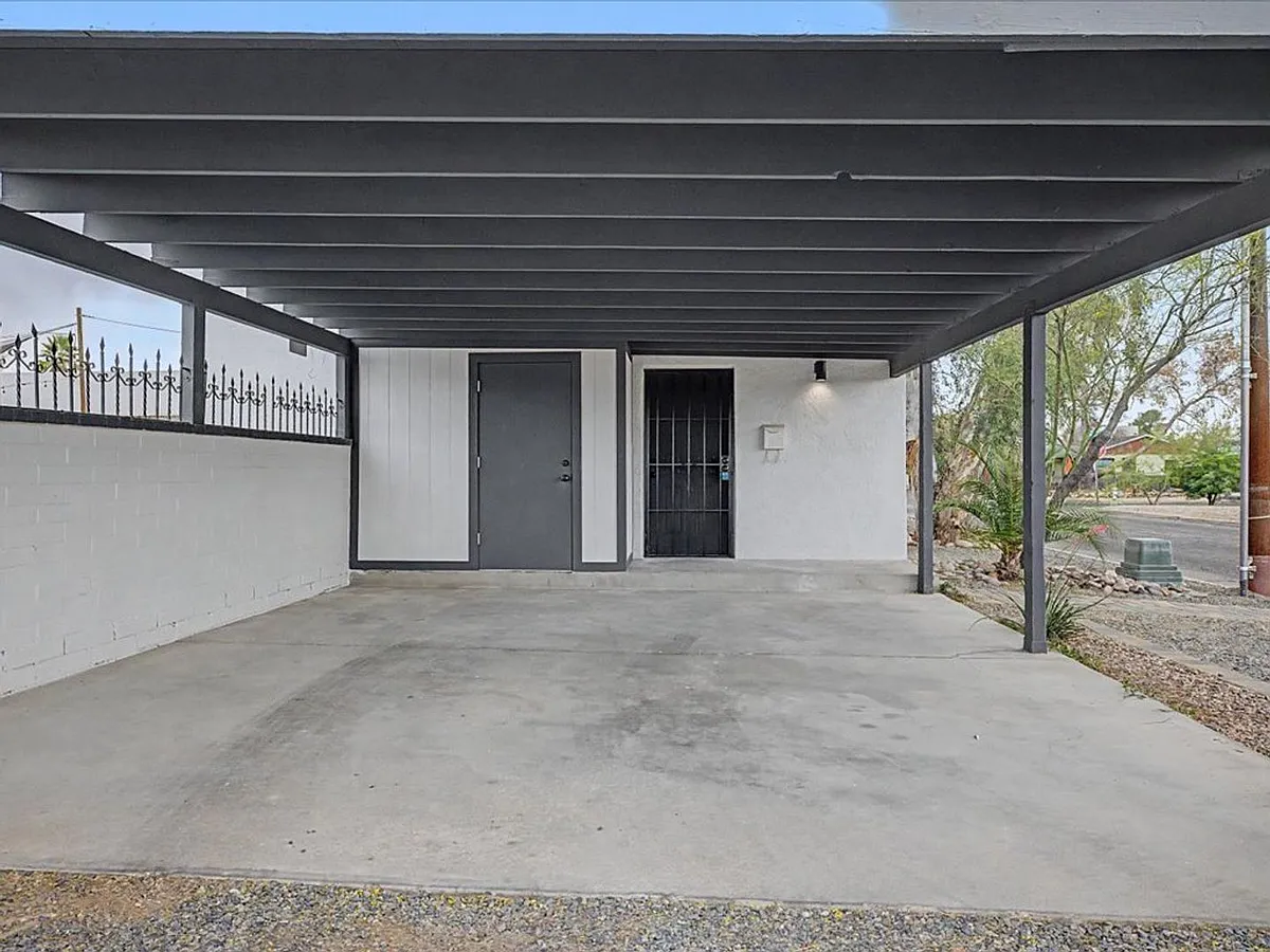 Building Photo - 1604 N Forgeus Ave