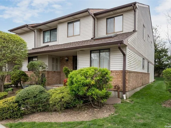 137 Laurel Ln, Wantagh, NY 11793