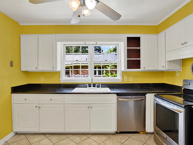 331 Oxford Dr — Photo 8