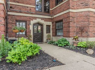 311 W University Ave APT 302, Champaign, IL 61820