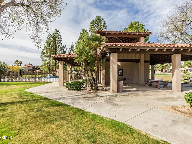 4106 E Sunnyside Dr — Photo 45
