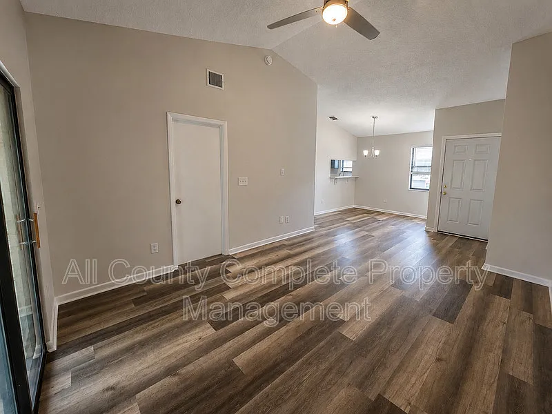 1 bed, 1.0 bath, 679 sqft, $1,295 — Photo 4