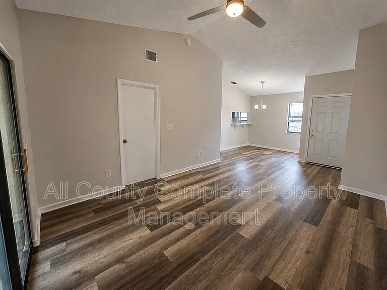 8322 Derbyshire Pl — Photo 4