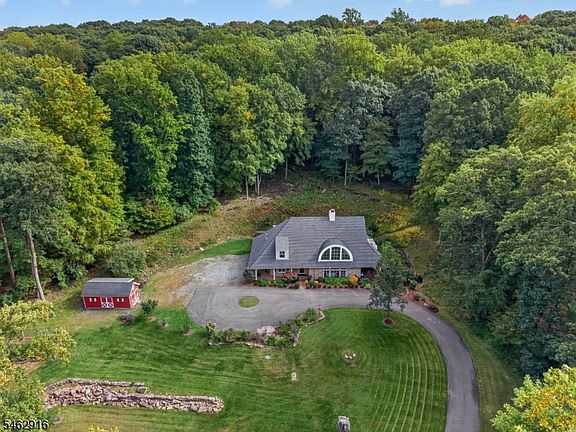 4th image of 160 Black Brook Road