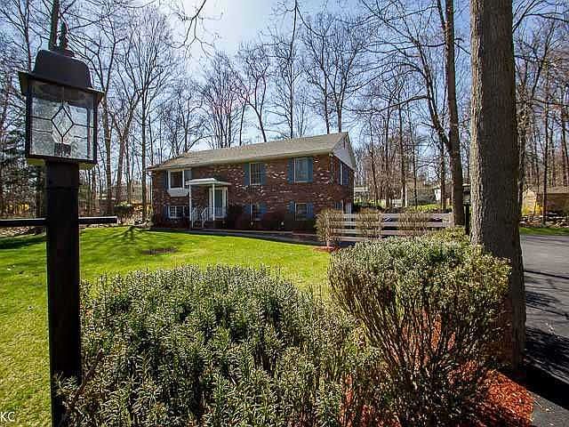 1st image of 4 Andrea Dr