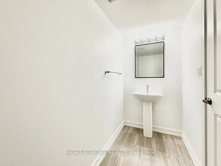 16 Blue Forest Cres — Photo 20