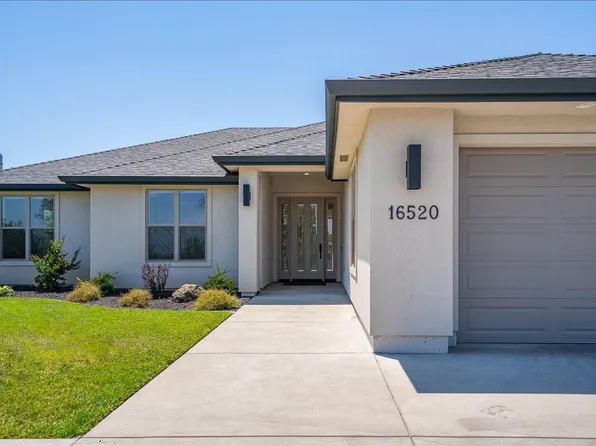 16520 Blarney Ln, Redding, CA 96001