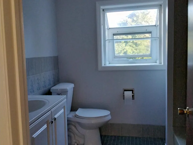 Second Floor Full Bathroom