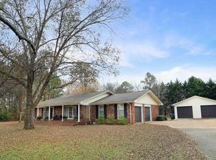 8250 Woodmont Dr, Tuscumbia, AL 35674