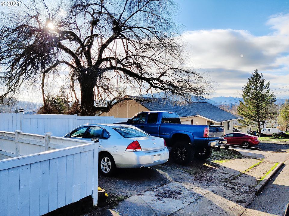 2nd image of 1837 NE Klamath Ave