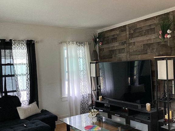 5th image of 528 Highland Ave