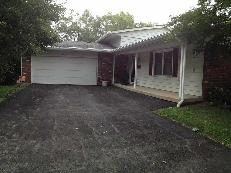 1st image of 1104 Oak Ave