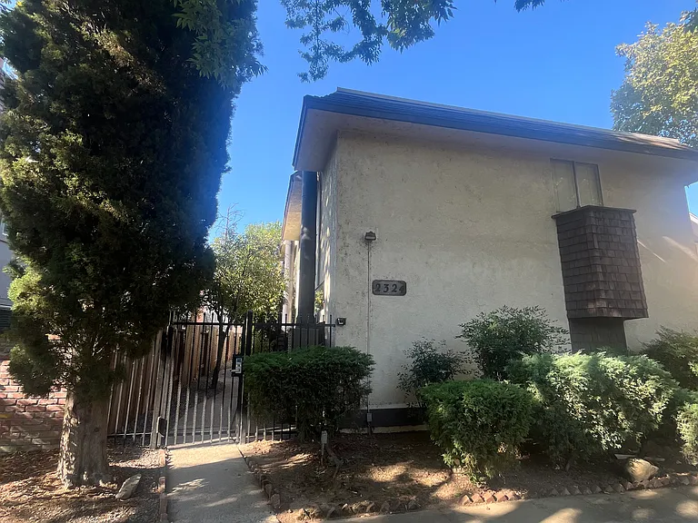 2324 V St — Photo 1