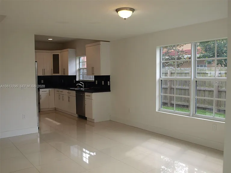 15650 SW 11th Ter #0 — Photo 4