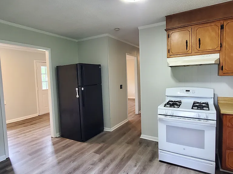 213 Blanton St — Photo 7