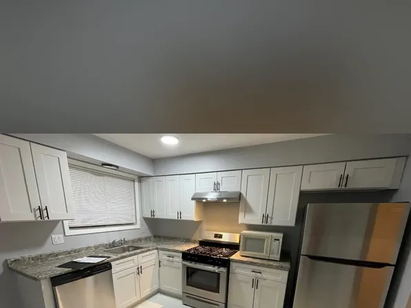 3416 Salem Walk #B1, Northbrook, IL 60062