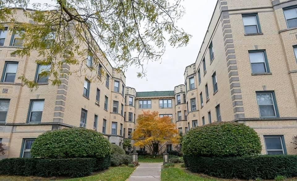 1st image of 824 Mulford St APT 1W