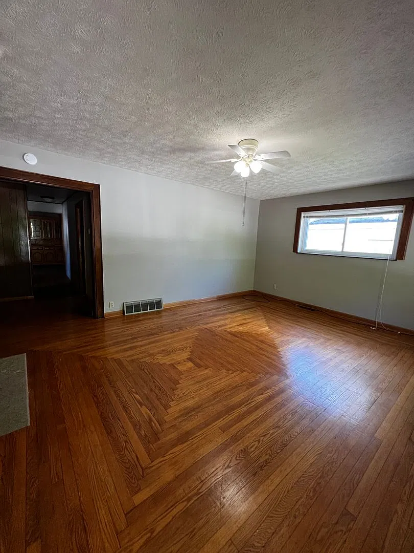 Charming 3 bedroom single family home — Photo 2