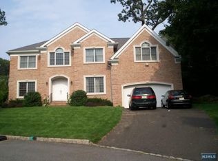 10 Trellis Ct, Mahwah, NJ 07430