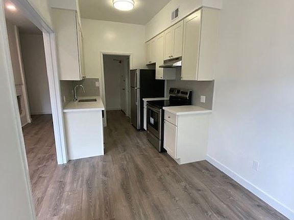 3rd image of 140 Dolores St APT 302
