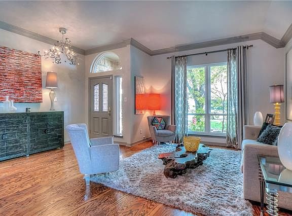 2nd image of 2824 Glen Ellen Dr