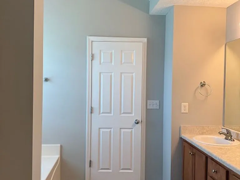 711 Tullamore Way — Photo 11