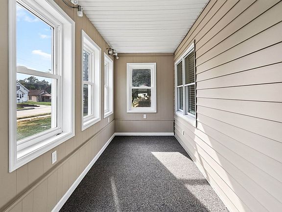 5th image of 6514 Blondo St