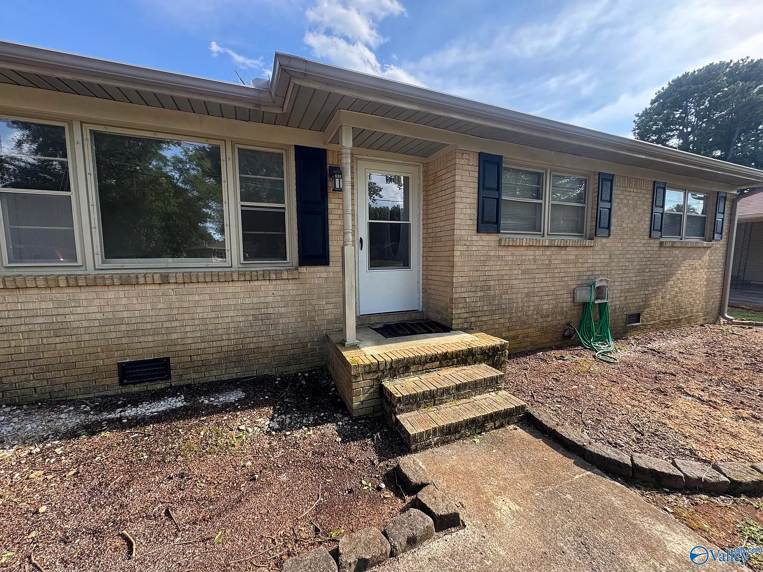 3 bed, 1.5 bath, 1270 sqft, $1,295 — Photo 3