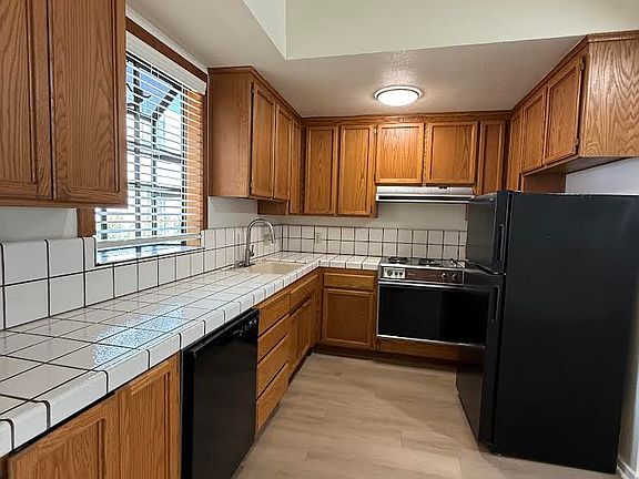 3rd image of 1126 25th St APT 2