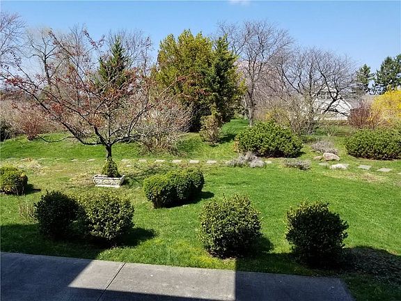 2nd image of 11 Knobb Hill Dr