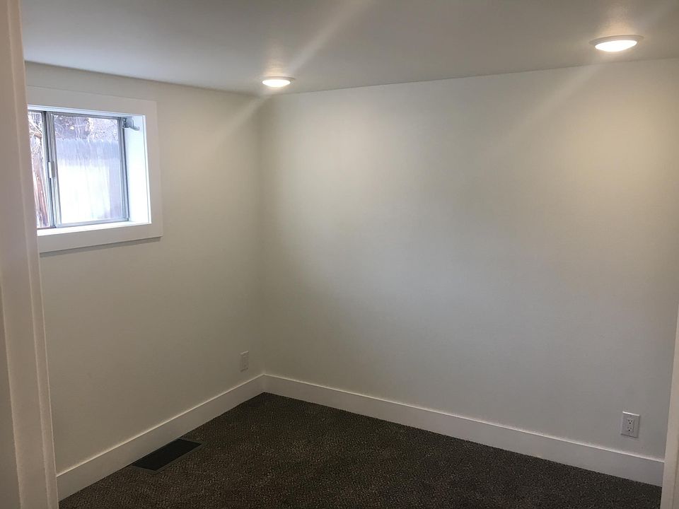 Back bedroom.