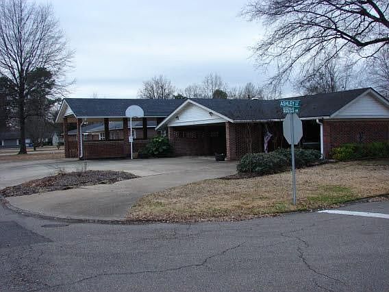 2nd image of 305 Sostes Dr