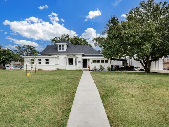 310 E 1st Ave, Norwich, KS 67118