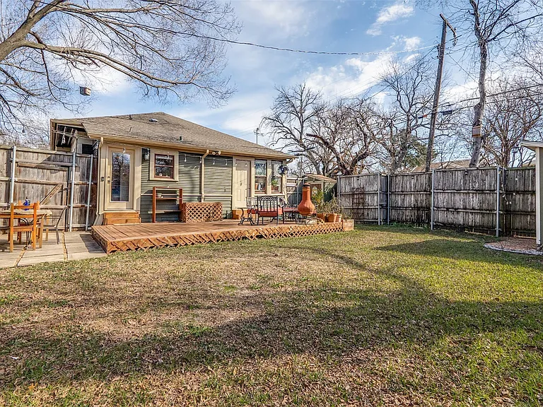 321 N Henderson Ave — Photo 24