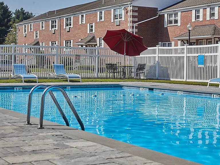 Colonial Village Apartments & Townhomes at Colonial Village — Photo 19