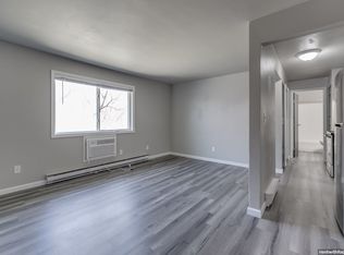 996 3rd St #C7, Menasha, WI 54952