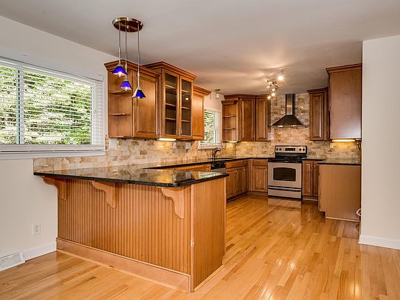 5th image of 5823 Camelot Dr