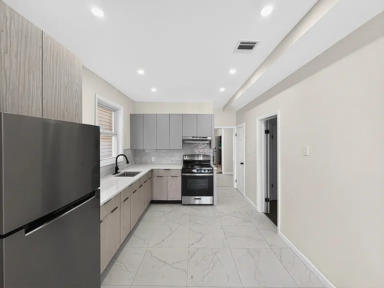 345 Walnut St #3R — Photo 24