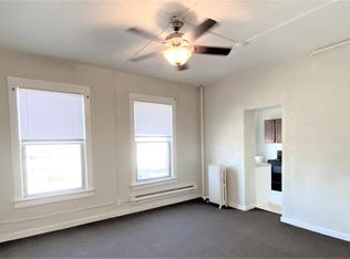 1017 S 10th St APT 201, Omaha, NE 68108