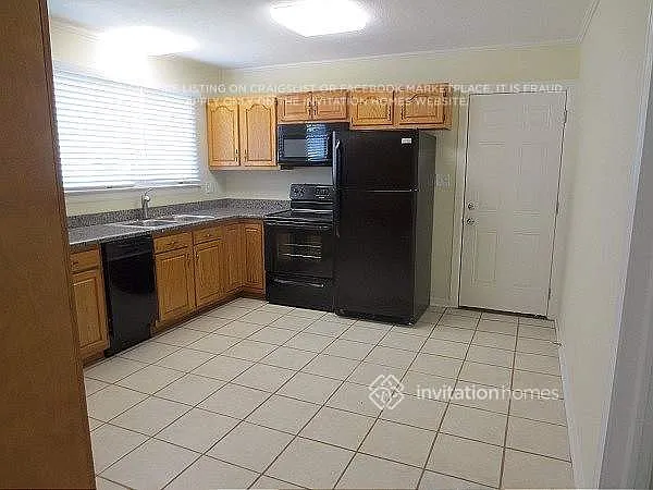 1359 Raymond Dr — Photo 4
