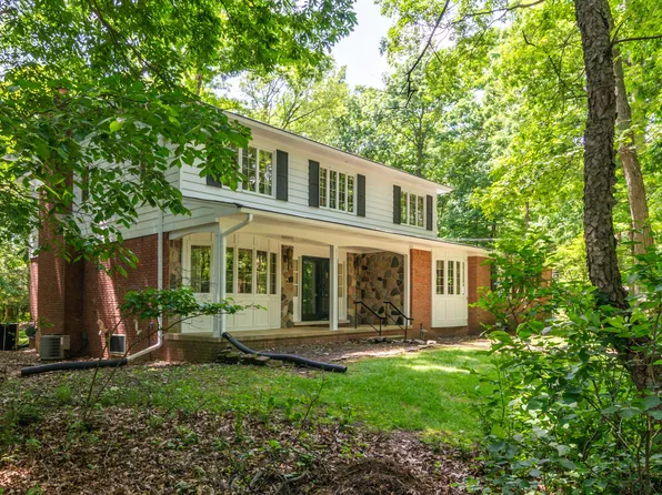 2235 Blueberry Ln, Ann Arbor, MI 48103