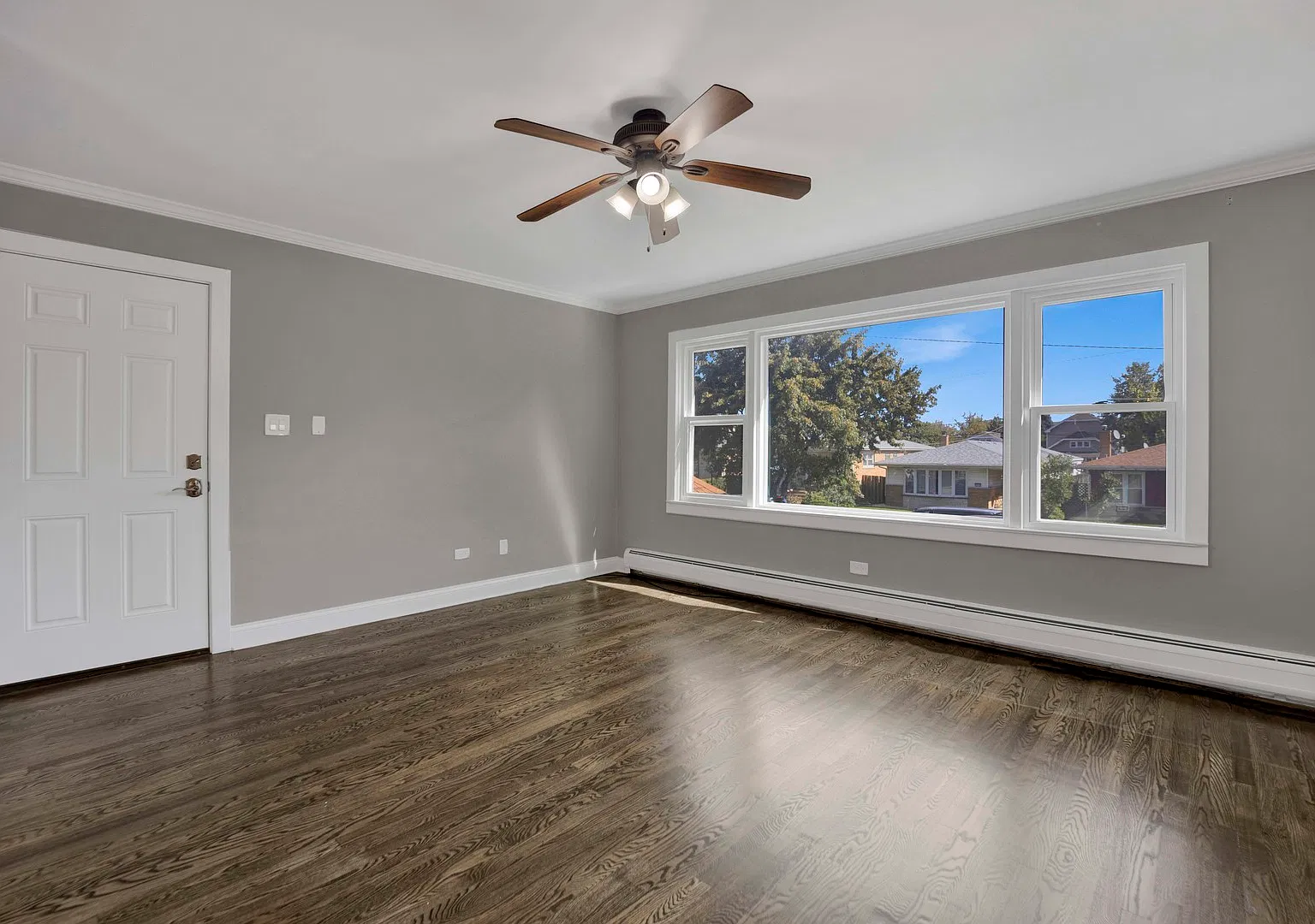 3 bed, 1.5 bath, 1300 sqft, $3,000 — Photo 2