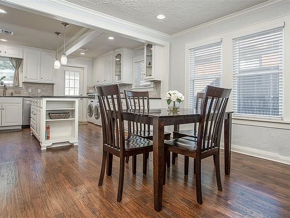 3rd image of 2212 Ashland Ave