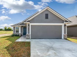 1112 Highgarden Dr, Navasota, TX 77868